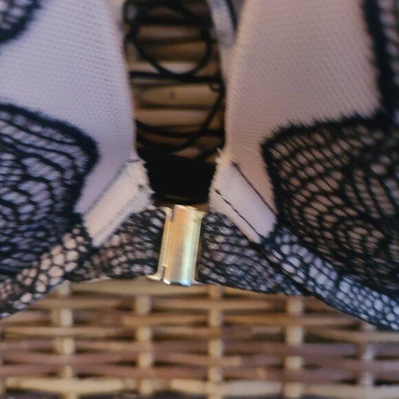 Victoria's Secret VERY SEXY Push Up Racerback Front Close Bra 32DD Black Nude - Picture 4 of 6